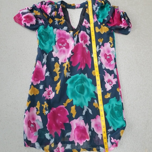 Goregous Floral dress - Picture 3 of 4